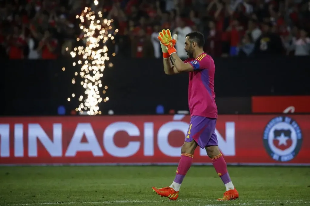 Claudio Bravo en la Selección Chilena. (Foto: Photosport)