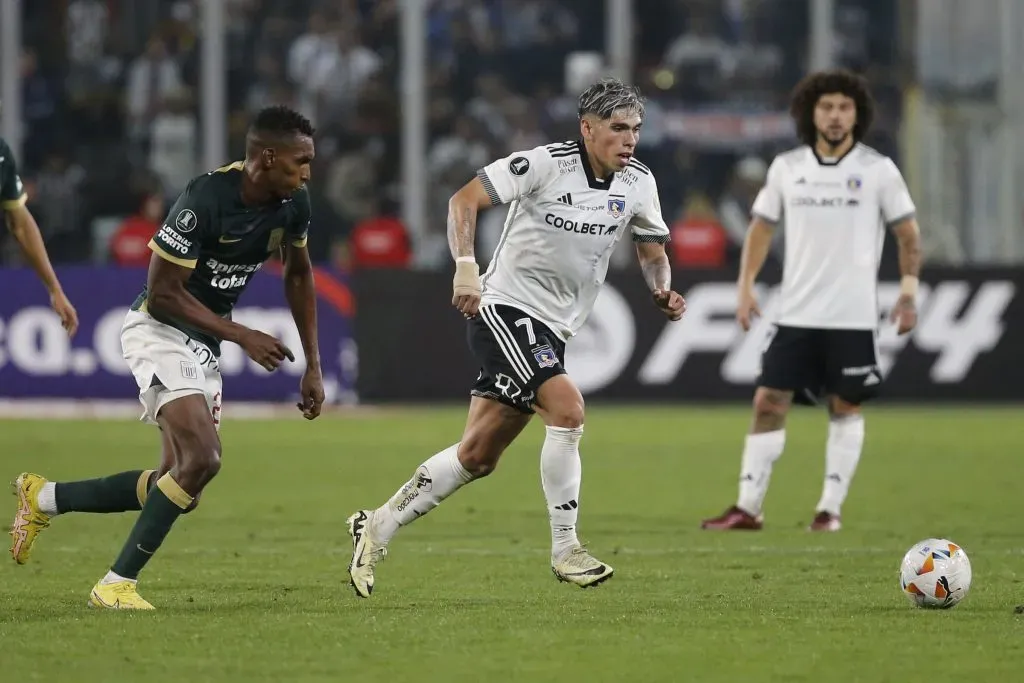 Carlos Palacios con Colo Colo enfrentando a Alianza Lima. (Foto: Photosport)