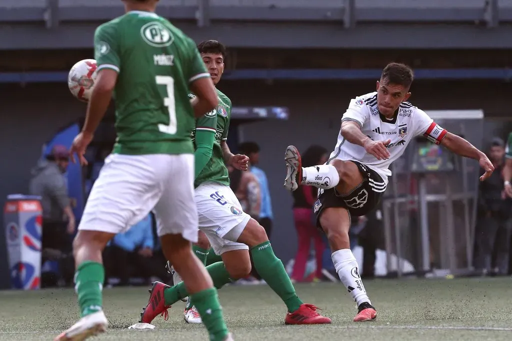 Vicente Pizarro es la gran novedad en la formación de Jorge Almirón para enfrentar a Alianza Lima. Foto: Photosport.