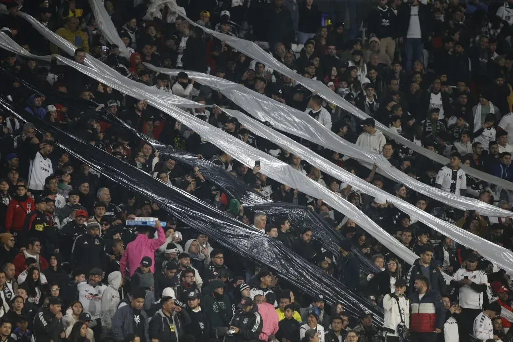 Hinchas de Colo Colo en el partido con Fluminense. (Foto: Photosport)