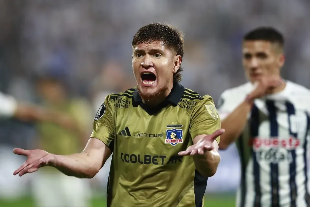 Leonardo Gil en el partido de Colo Colo vs Alianza Lima. (Foto: Photosport)