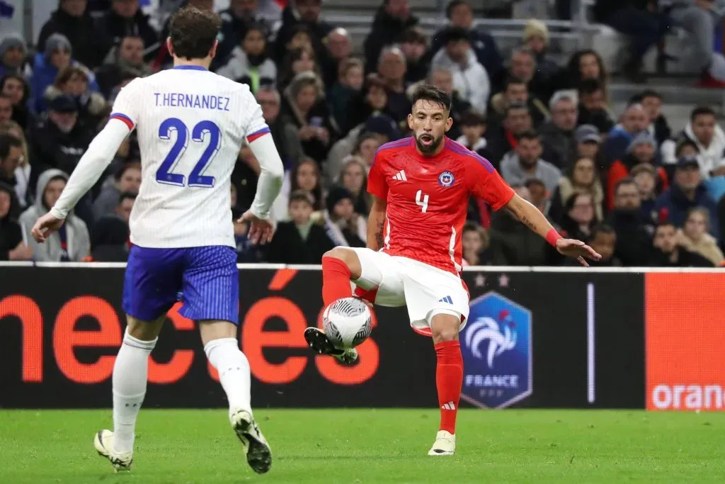 Mauricio Isla en el partido amistoso de Chile vs Francia. (Foto: Photosport)