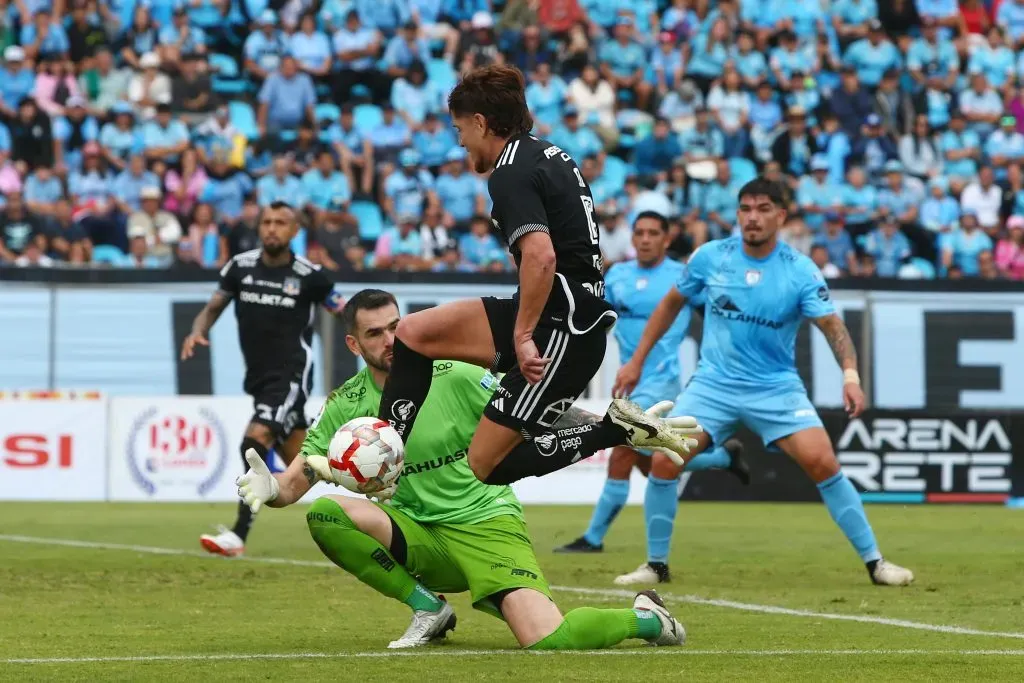 Leonardo Gil en el partido de Colo Colo vs Deportes Iquique. (Foto: Photosport)