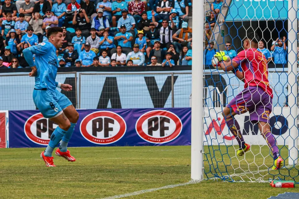 Brayan Cortés en el partido de Colo Colo vs Deportes Iquique. (Foto: Photosport)