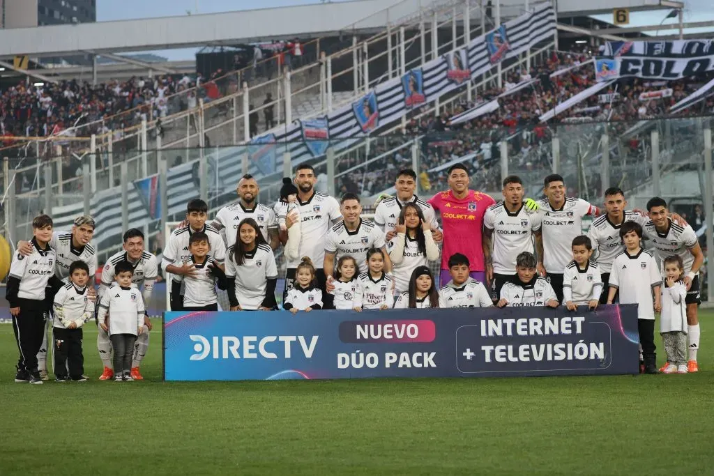 El plantel albo ingresó al Monumental con sus familiares, especialmente niños | Foto: Photosport