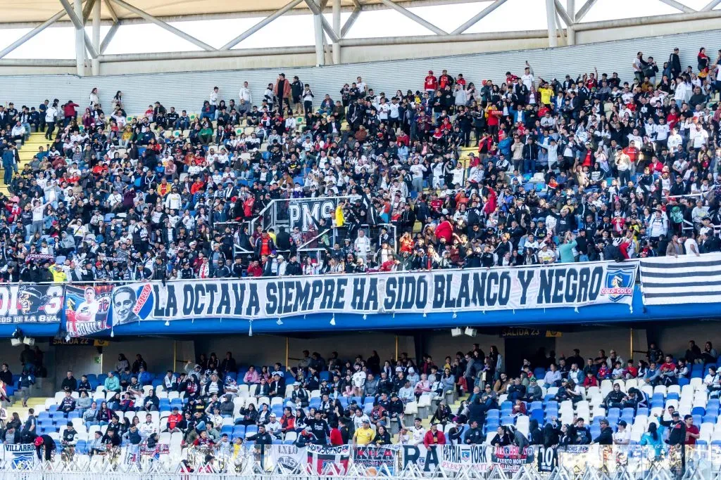 Los hinchas de Colo Colo en Concepción. (Foto: Guillermo Salazar)