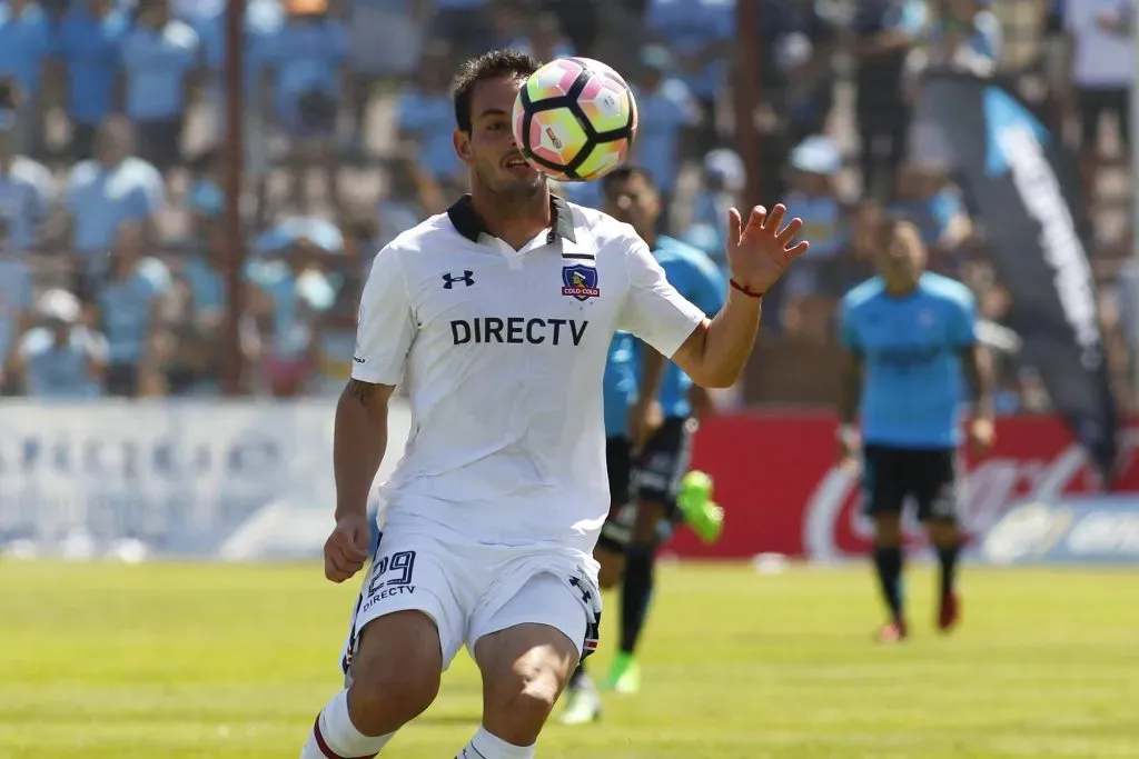 Octavio Rivero vistiendo la camiseta de Colo Colo