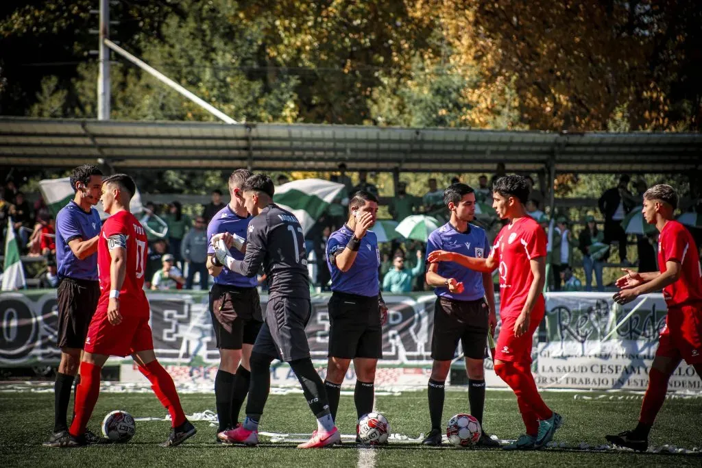 Deportes Quillón en el partido con Constitución Unido por Copa Chile. (Foto: Ismael Cárdenas / @ismasportchile)