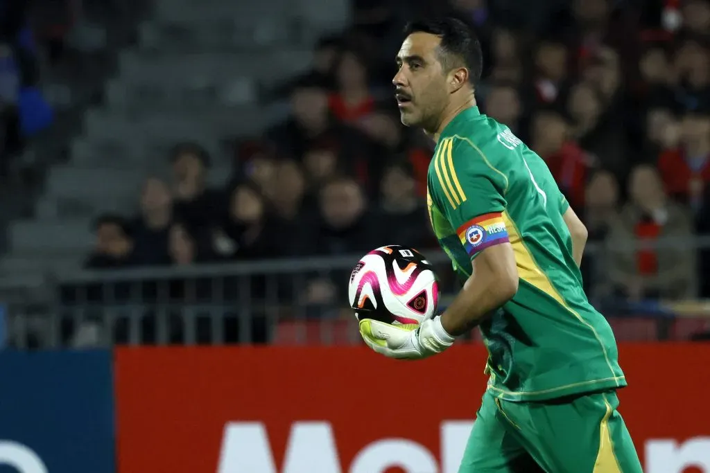 Claudio Bravo jugó sólo 45 minutos en el triunfo de Chile vs Paraguay. | Imagen: Photosport.