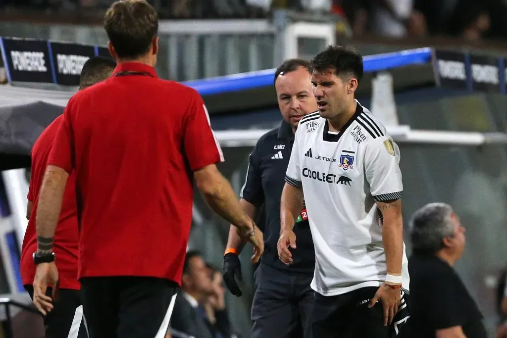 César Fuentes lesionado en el partido de Colo Colo vs Sportivo Trinidense. (Foto: Photosport)