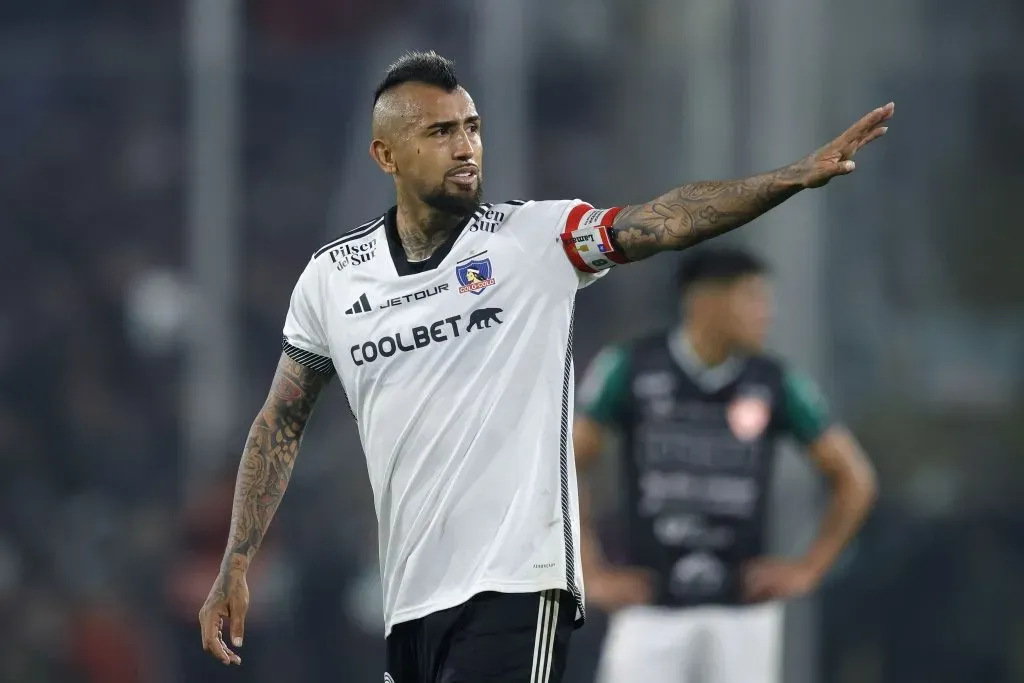 Arturo Vidal con la camiseta de Colo Colo