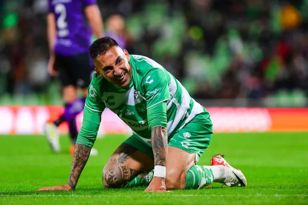 Javier Correa actuando en el Santos Laguna de México. Imagen: JONATHAN DUENAS / Imago