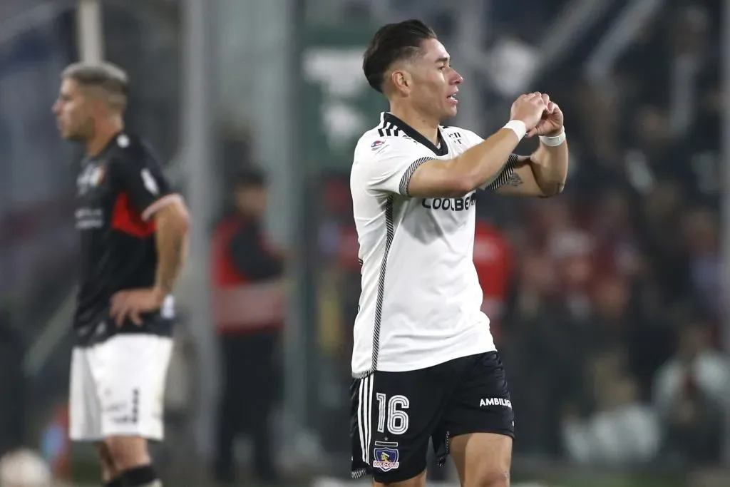 Óscar Opazo celebrando su gol a Palestino. (Foto: Photosport)