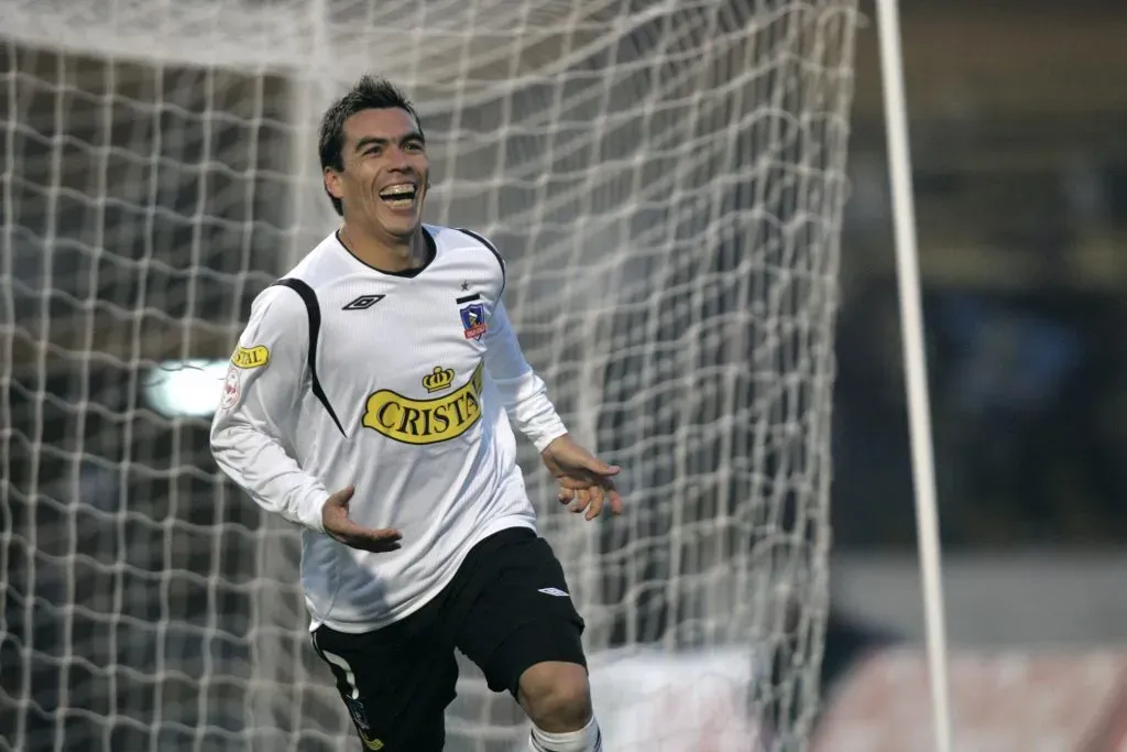 Hace exactos 15 años, Esteban Paredes anotó su primer gol con Colo Colo | Foto: Photosport