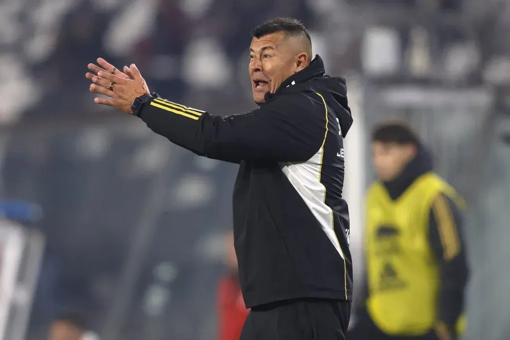 Jorge Almirón en el partido de Colo Colo vs Deportes Santa Cruz. (Foto: Photosport)