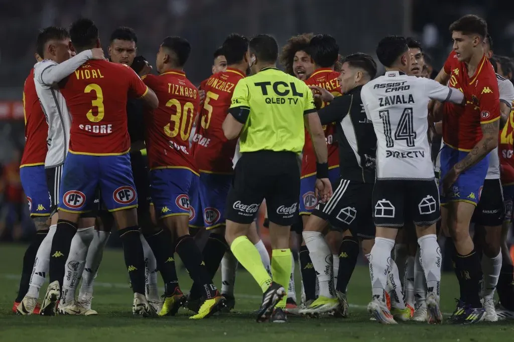 En Colo Colo lanzaron sus dardos contra el árbitro Diego Flores. | Imagen: Photosport