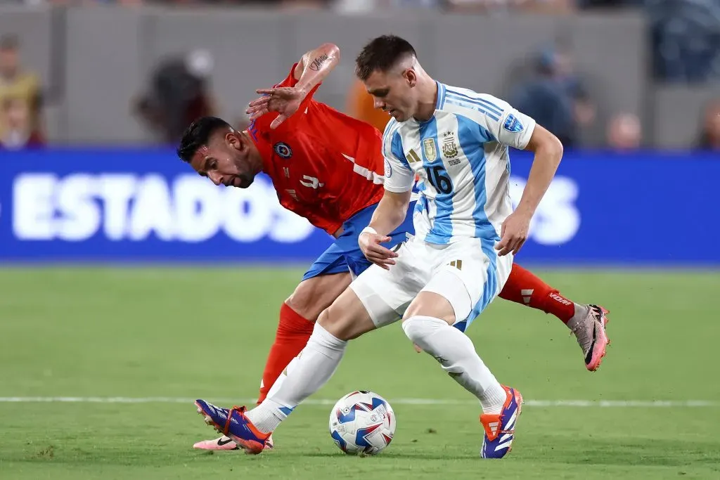 Mauricio Isla en el partido de Chile vs Argentina por Copa América. (Foto: Getty Images)