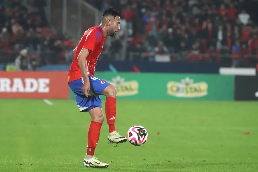 Mauricio Isla en el amistoso de Chile vs Paraguay. (Foto: Photosport)