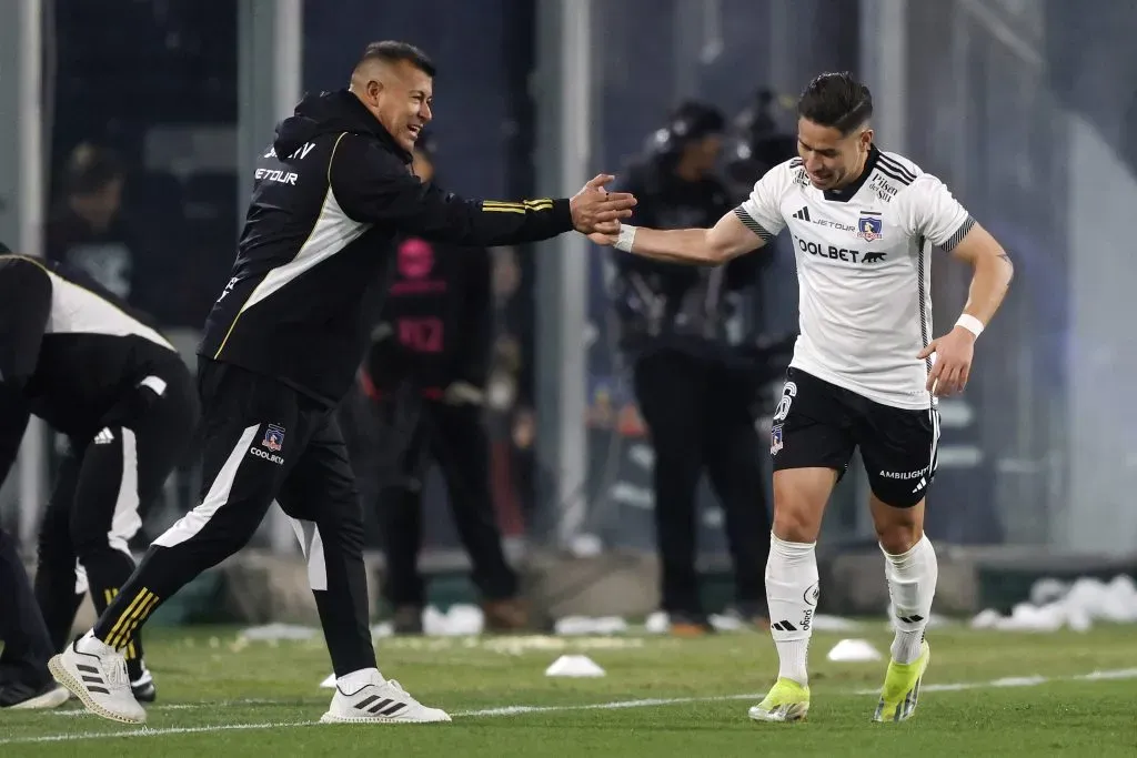 Óscar Opazo junto a Jorge Almirón. (Foto: Photosport)