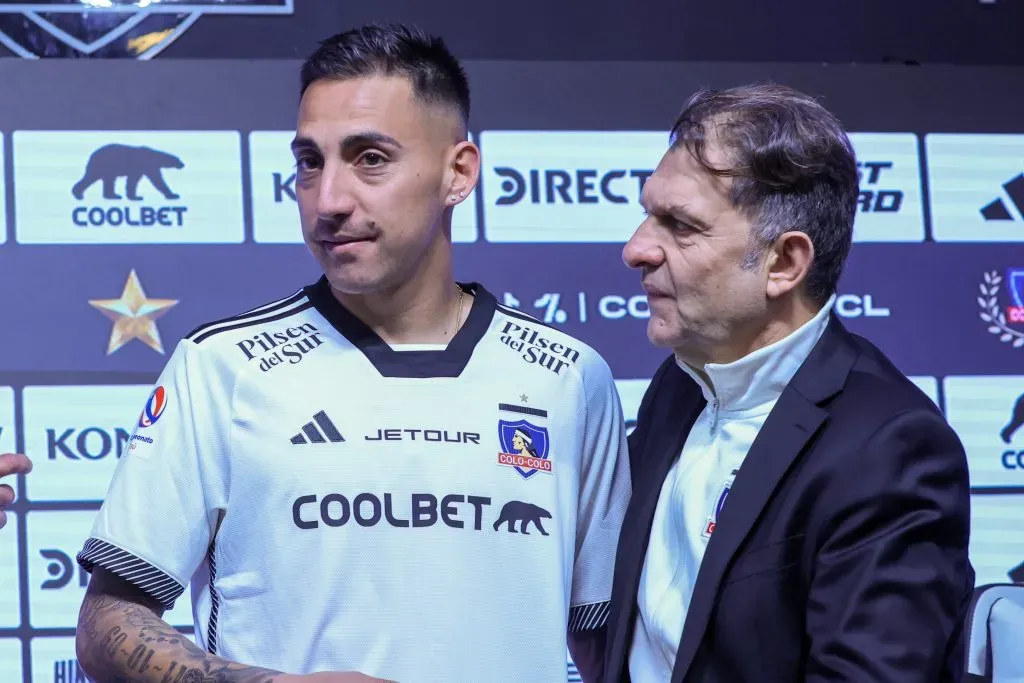 Javier Correa en su presentación como refuerzo de Colo Colo. (Foto: Photosport)