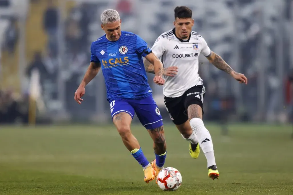 Alan Saldivia en el partido de Colo Colo vs Deportes Santa Cruz. (Foto: Photosport)