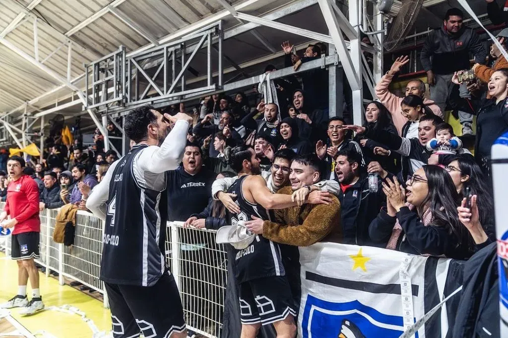 Colo Colo Básquetbol festejó su paso a la final en La Cisterna. Imagen: CSD Colo Colo