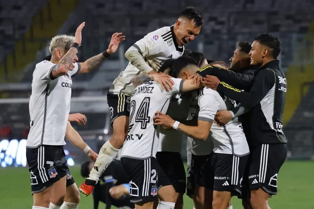 Colo Colo celebrando su triunfo en partido con O’Higgins. (Foto: Photosport)