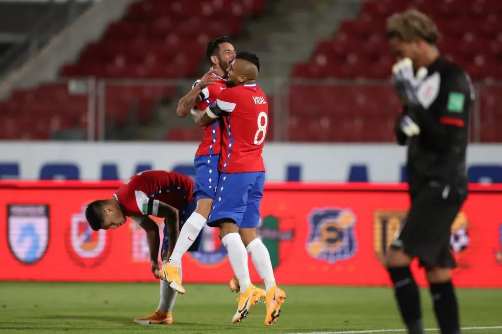 Arturo Vidal y Mauricio Isla en la Selección Chilena. (Foto: Getty Images)