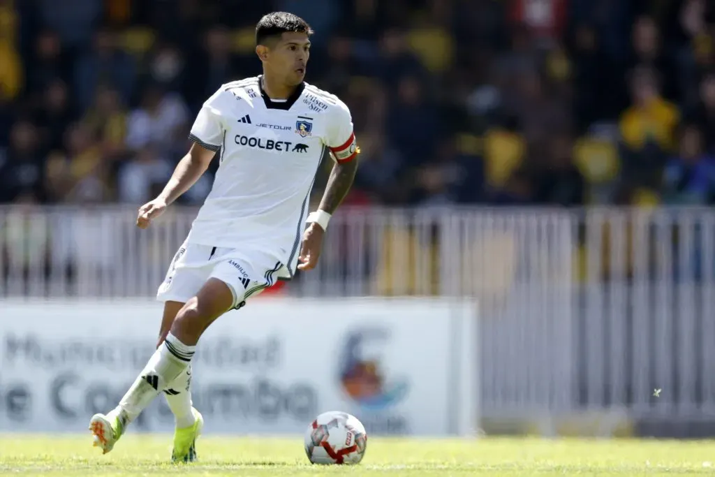 Esteban Pavez dejó atrás su suspensión y será titular en el Superclásico. Foto: Photosport.