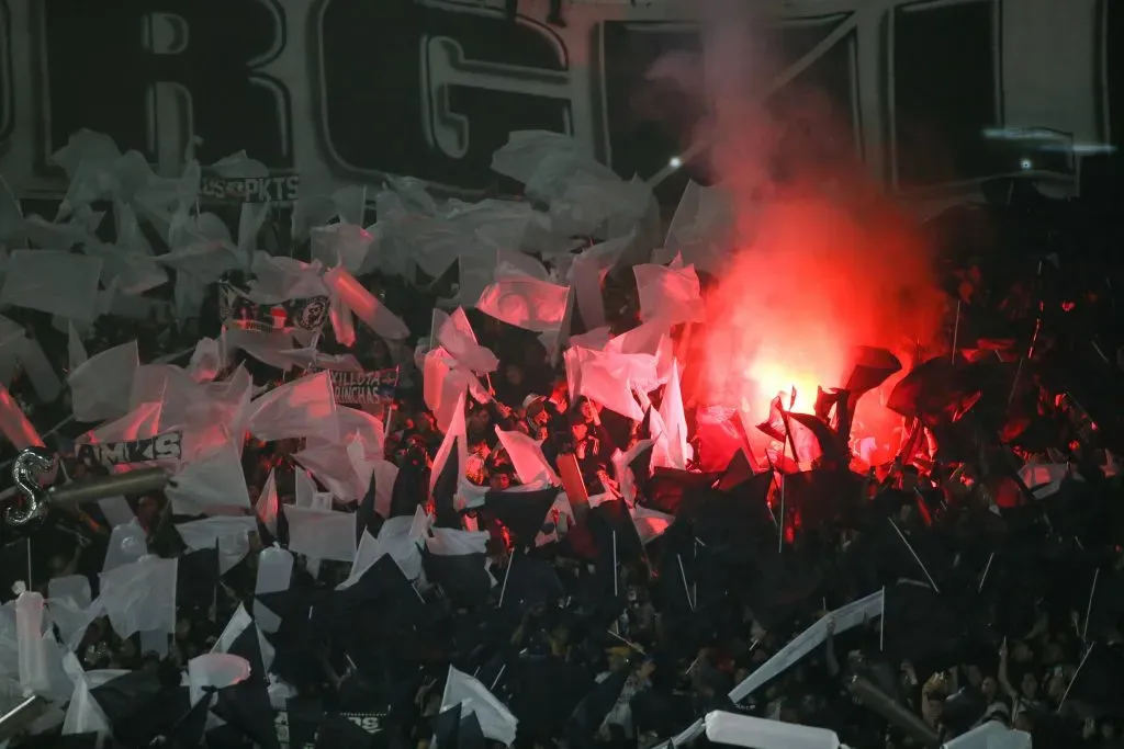 Los hinchas de Colo Colo en el Monumental. (Foto: Photosport)