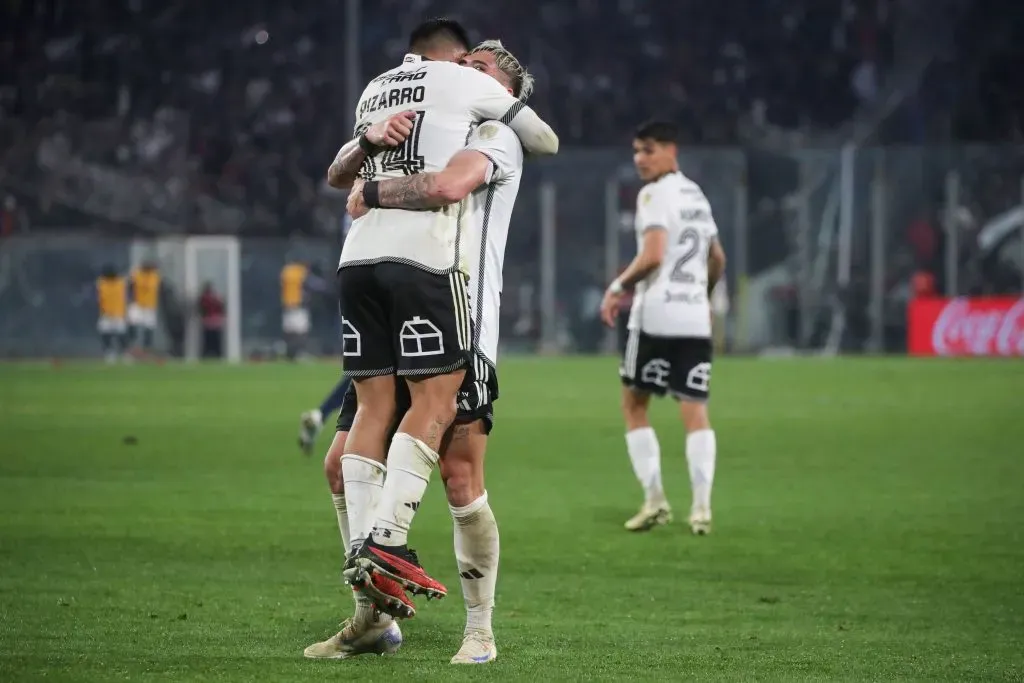 Vicente Pizarro celebrando con Carlos Palacios. (Foto: Photosport)