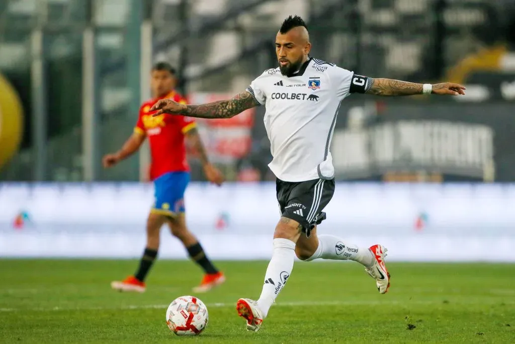 Arturo Vidal es uno de los tantos jugadores que finalizan contrato en Colo Colo a finales de la temporada 2024. Foto: Photosport.