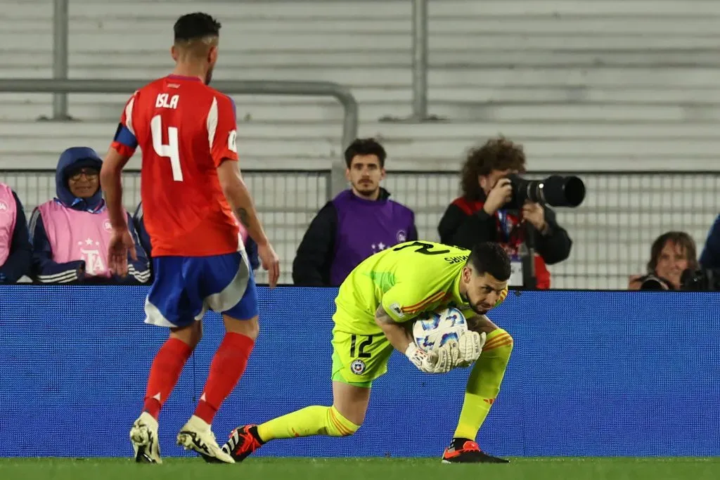 Mauricio Isla comandó a la Roja en Buenos Aires. | Imagen: Photosport.