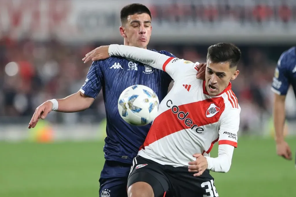 Pablo Solari no lo pasa bien en River Plate