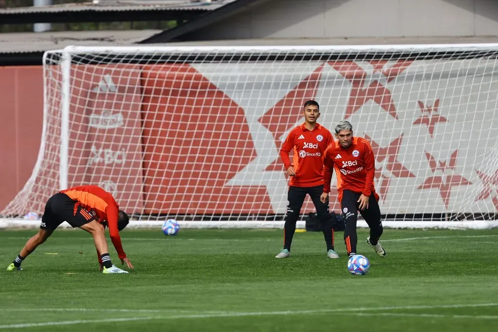 Vicente Pizarro y Carlos Palacios en los entrenamiento de la Roja. (Foto: Photosport)