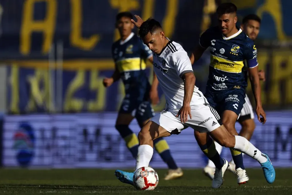 Vicente Pizarro en el partido de Colo Colo vs Everton. (Foto: Photosport)