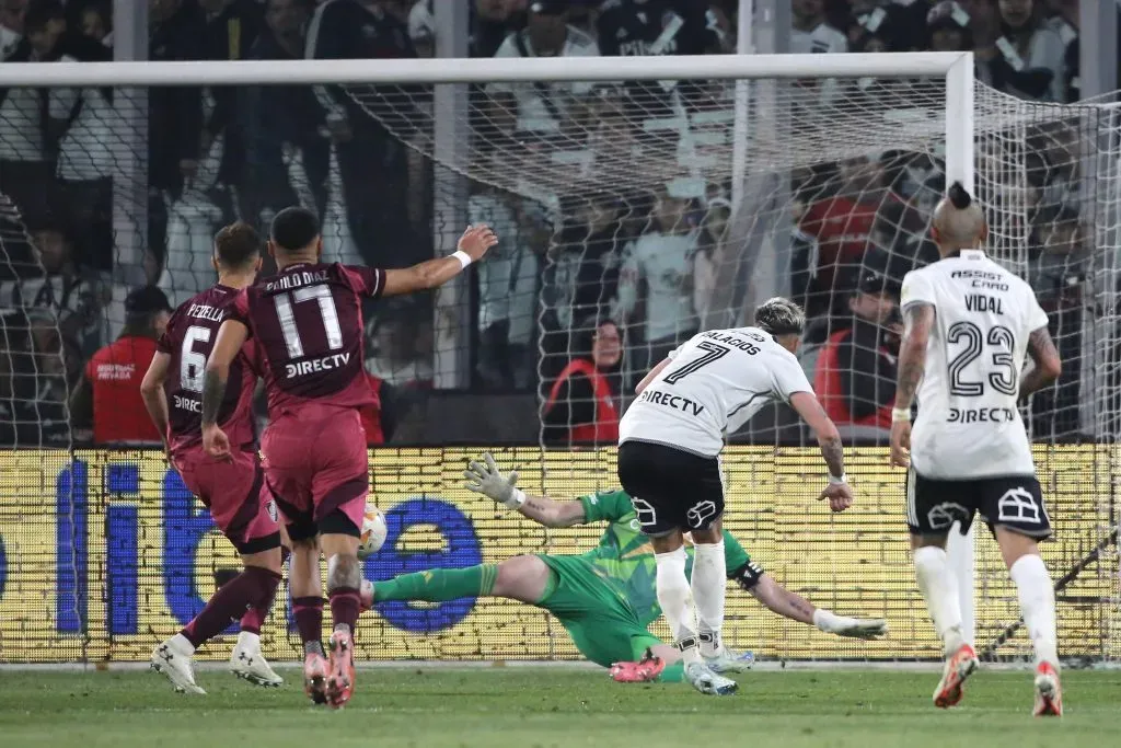 Colo Colo anotó a River en una gran jugada colectiva | Foto: Photosport