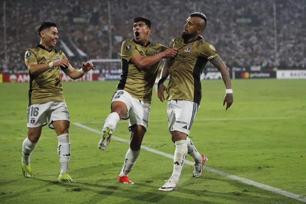 Los Albos quieren convertir el uniforme dorado en cábala. Imagen: Photosport.