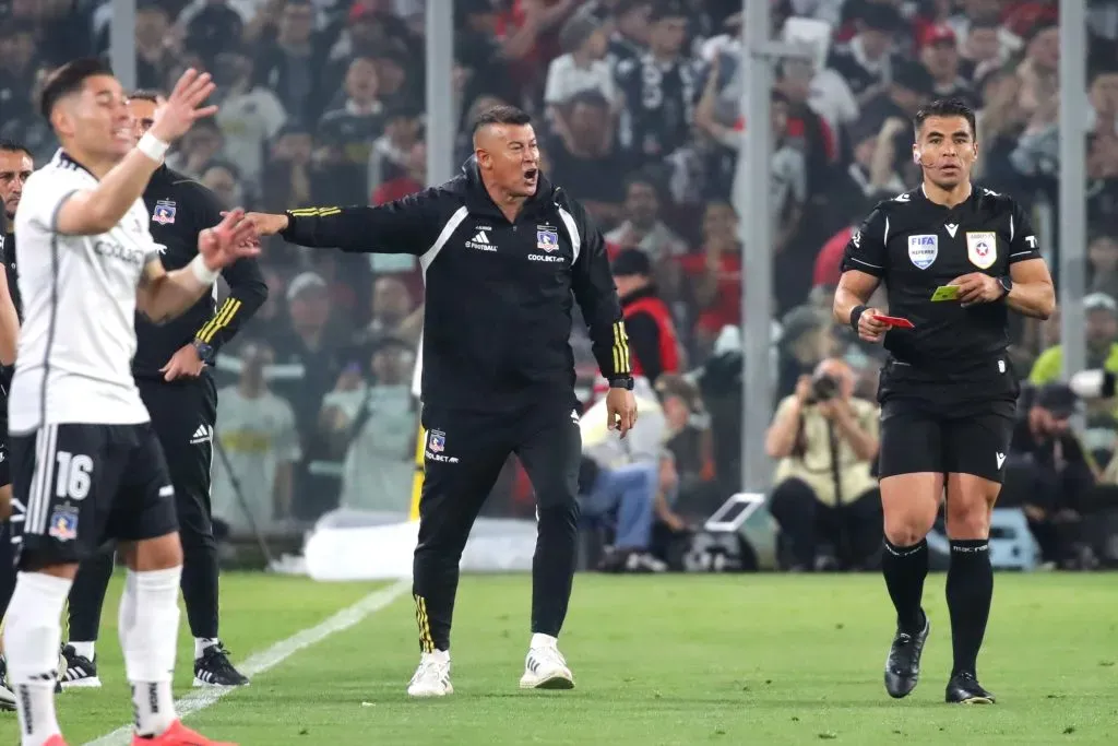 Cabero volverá a dirigir a Colo Colo tras su polémica con Almirón | Foto: Photosport