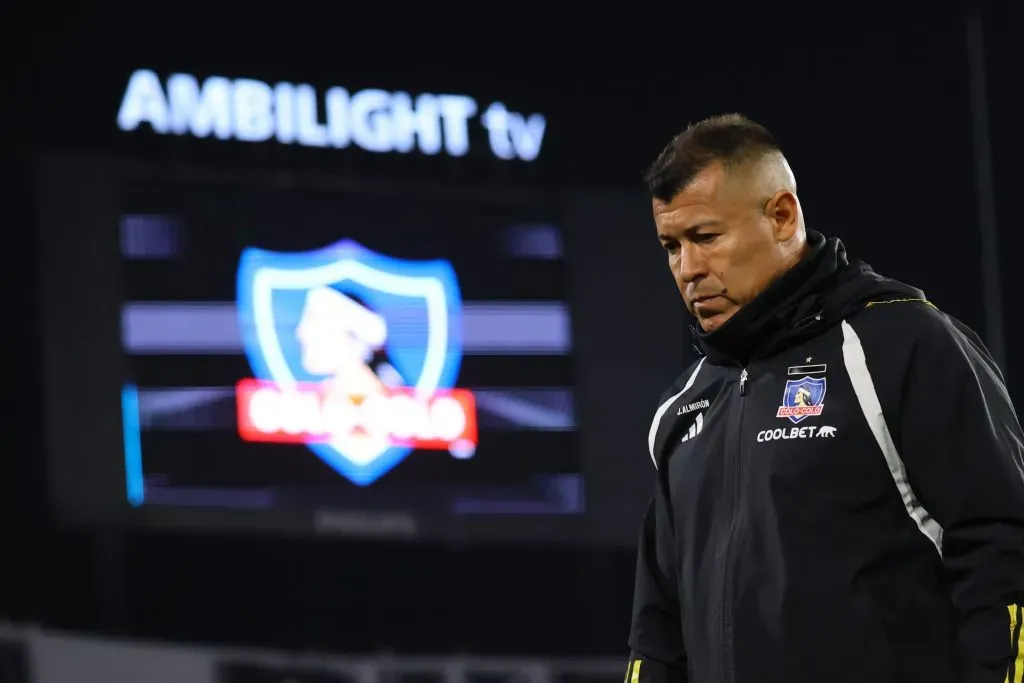 En su primer año como entrenador del Cacique, Almirón consiguió dos títulos. Imagen: Photosport.