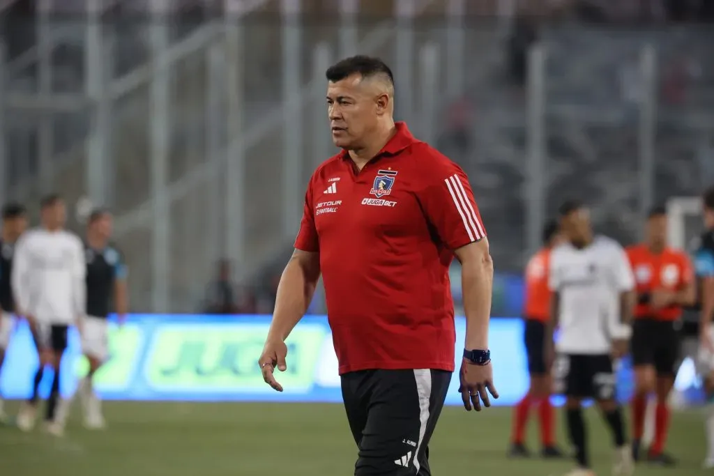 Almirón aún no puede hacer jugar a sus refuerzos en Colo Colo | Foto: Photosport