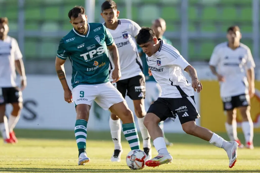 Claudio Aquino en el partido con Santiago Wanderers. (Foto: Photosport)