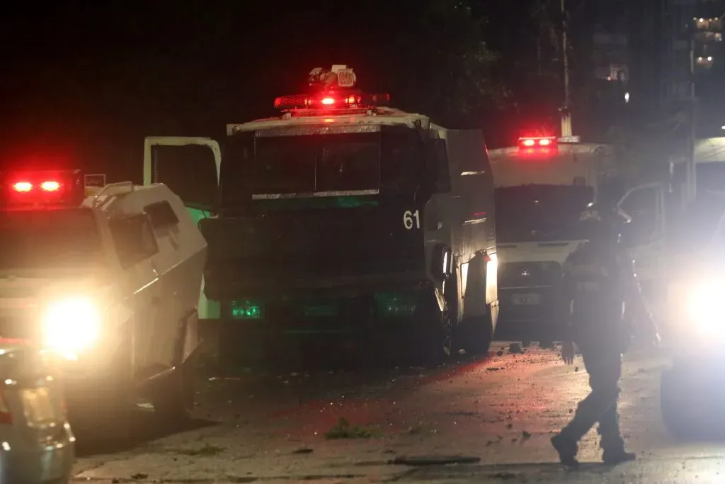 El actuar policial ha sido cuestionado tras la muerte de dos hinchas de Colo Colo en el Monumental