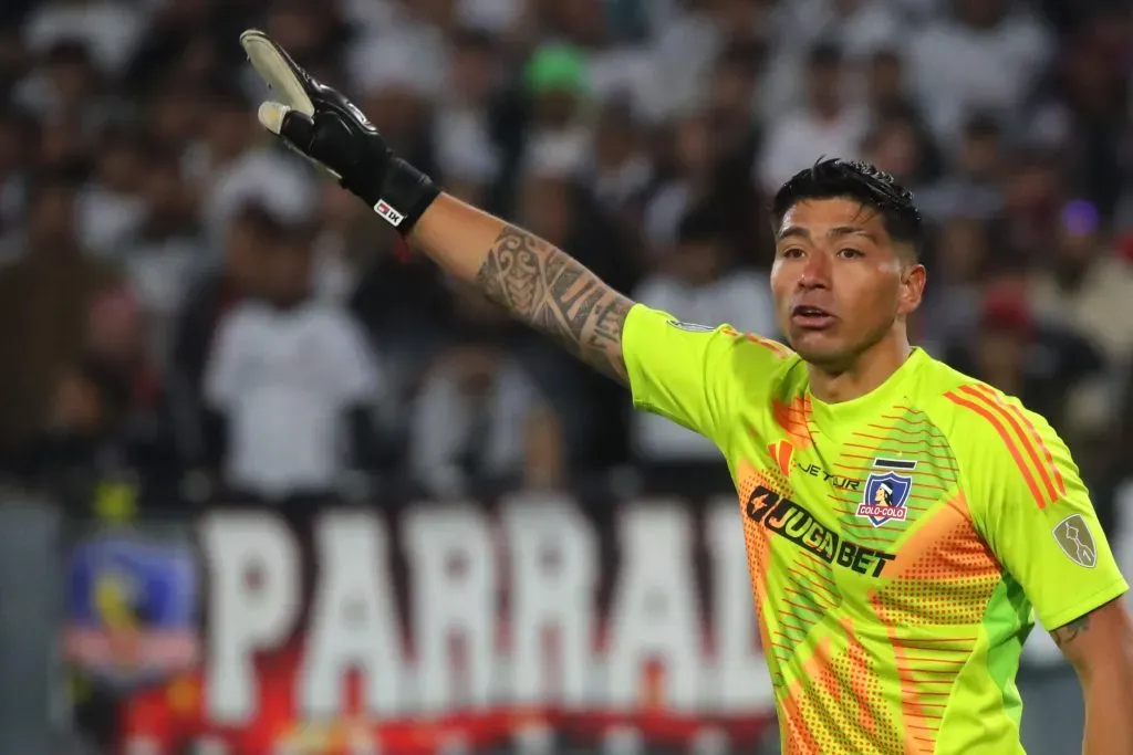 Cortés le provoca un verdadero dolor de cabeza a Almirón. Imagen: Jonnathan Oyarzun/Photosport
