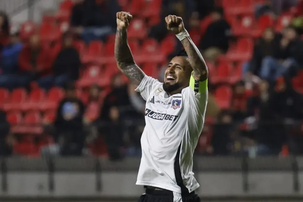 Arturo Vidal terminó jugando de delantero en Colo Colo