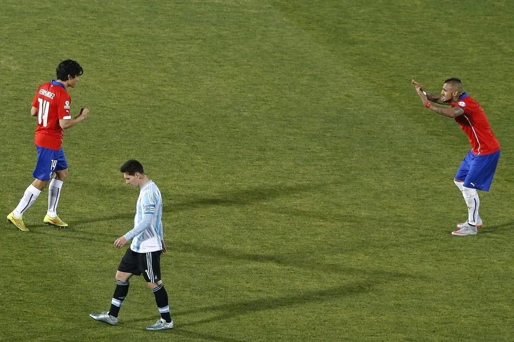 Ambos celebran la anotación de Matías en la tanda de penales ante Argentina. Imagen: Paul Plaza/Photosport