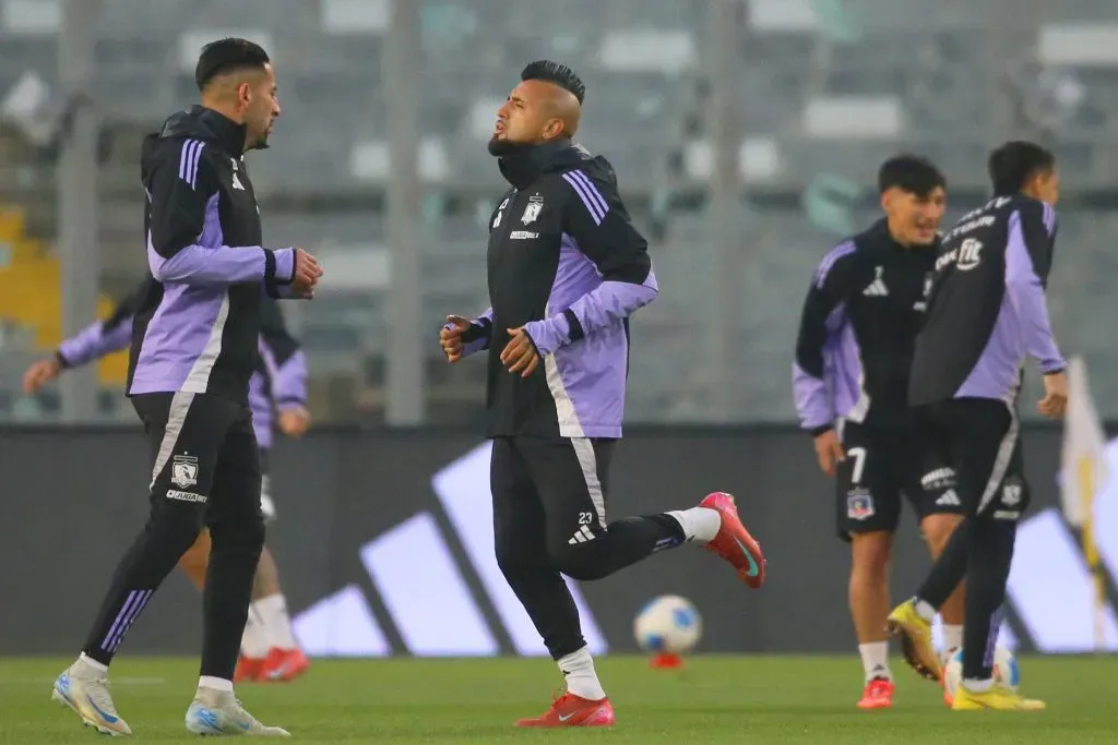 Arturo Vidal calentando previo al inicio del partido. (Foto: Photosport)