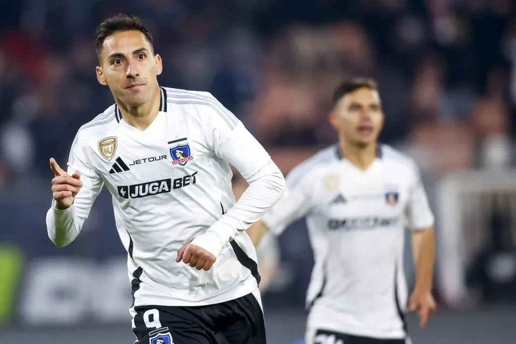 El goleador colocolino tendrá que cuidarse ante la UC. Imagen: Pepe Alvujar/Photosport