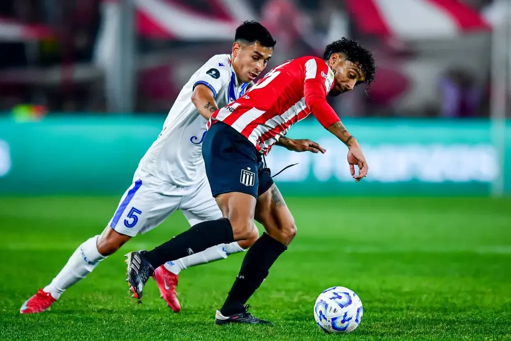 Claudio Baeza en partido de Vélez con Estudiantes. (Foto: Getty Images)