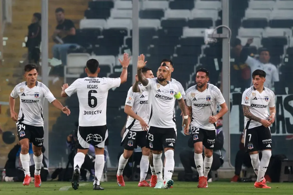 Los Albos quieren volver a los abrazos en casa. Imagen: Felipe Zanca/Photosport